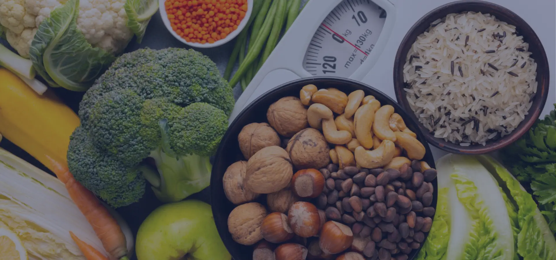 Alimentos frescos organizados para um plano alimentar individualizado